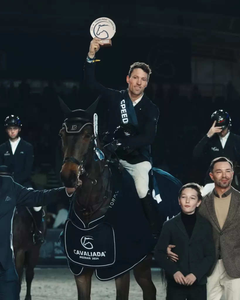 cavaliada, cavaliada tour, warszawa, poznań, kraków, sopot, mtp, grupa mtp, film, film dokumentalny, krótkometrażowy film dokumentalny, produkcja filmowa, filmowanie poznań, produkcja filmów poznań, krótkimetraż filmowy, jeździectwo, jazda konna, skoki konne, zawody, sport, grand prix, wkkw, we are cavaliada